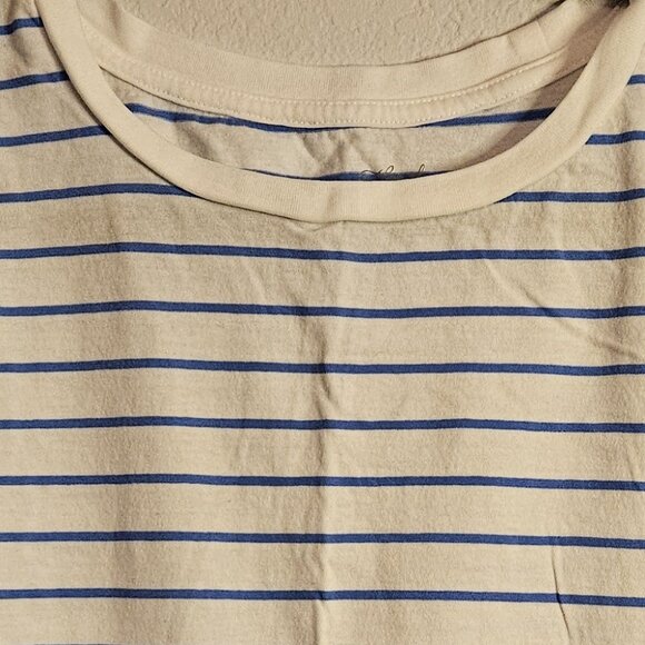 Crop Tee - Picture 2 of 2